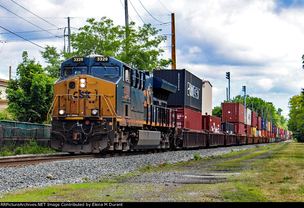 CSX 3329 on I-162